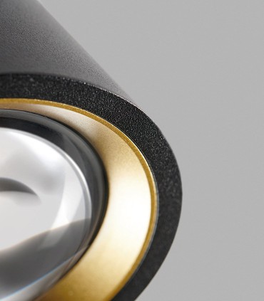 Detalle arillo dorado incluido con el foco OPTIC OUT negro