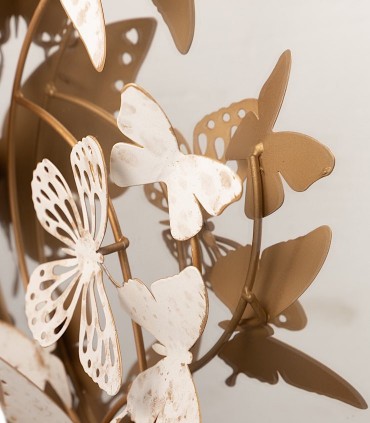 Detalle de las mariposas que decoran en espejo