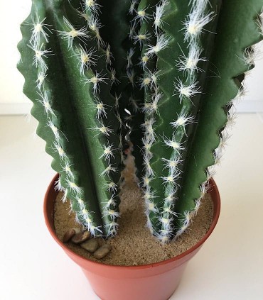 Detalle de maceta con cactus artificial de 80cm