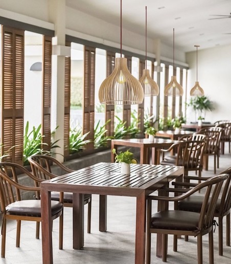 Comedor con Lámparas de techo de madera Tilo - INESLAM