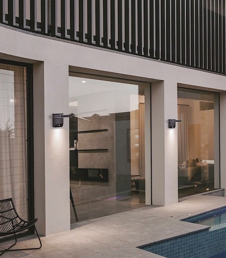 Imagen de ambiente Aplique exterior de pared con mucha luz orientable Cooper negro 8475 20W - Mantra