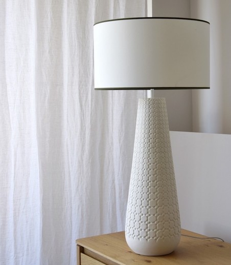 Lámpara de mesa con pantalla CLAUDIA - VP Interiorismo