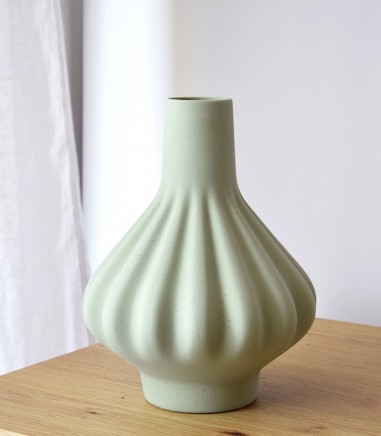 Jarrón decorativo cerámica Fuelle verde textura - VP Interiorismo