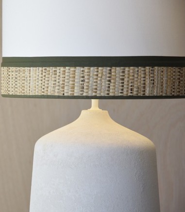 Lámpara de mesa cerámica Cíes con pantalla - VP Interiorismo