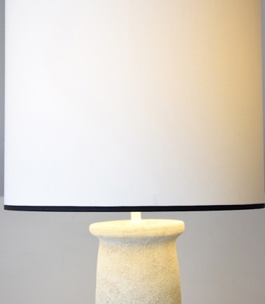 Lámpara de mesa cerámica Mitu arena alto - VP Interiorismo