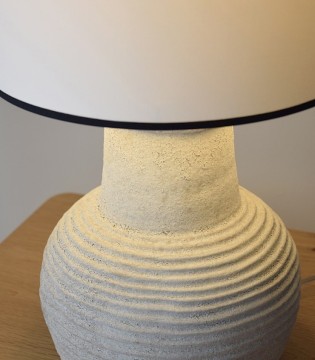 Lámpara de mesa cerámica Mitu arena baja - VP Interiorismo 2