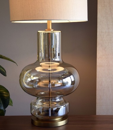 Lámpara mesa salón dorada cristal ámbar con pantalla - VP Interiorismo