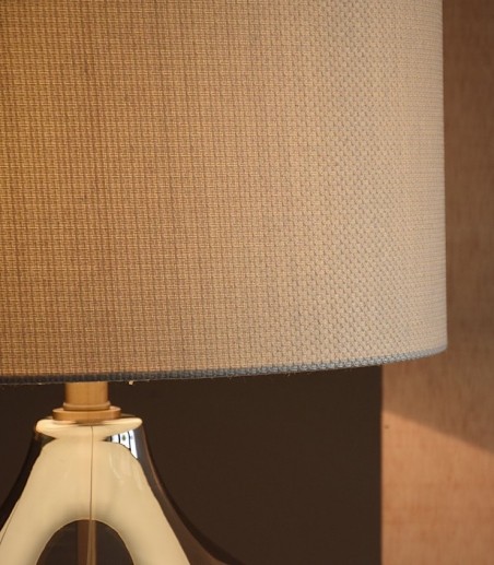 Detalle Lámpara mesa salón dorada cristal Volcán con pantalla - VP Interiorismo