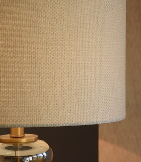 Detalle Lámpara mesa salón dorada vidrio ámbar Calabaza con pantalla - VP Interiorismo