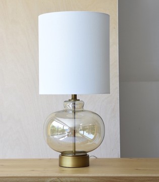 Lámpara de mesa dorada Orbe vidrio ámbar con pantalla - VP Interiorismo