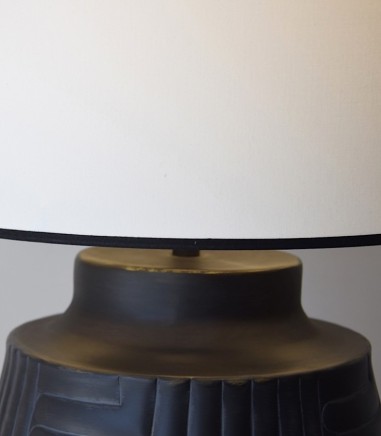 Lampara mesa metal N7 con pantalla - VP Interiorismo