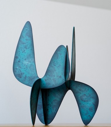 Escultura Lámina pequeña metal verde y azul - VP Interiorismo