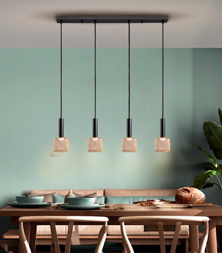 Comedor con Lámpara de techo lineal Sincro 4 luces negro oro - Schuller