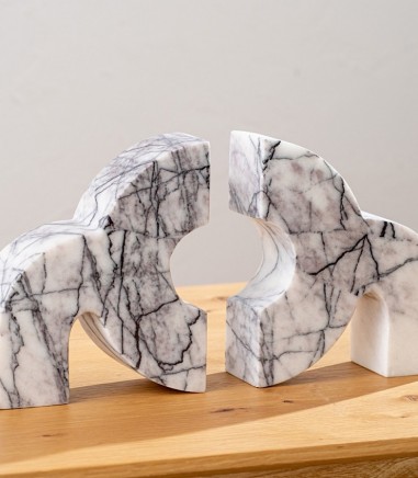 Escultura decorativa mármol blanco gris - VP Interiorismo
