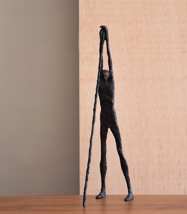 Escultura decorativa hombre en metal N2 - VP Interiorismo