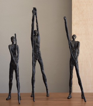 Escultura decorativa hombre en metal N4 - VP Interiorismo 2