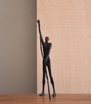 Escultura decorativa hombre en metal N4 - VP Interiorismo