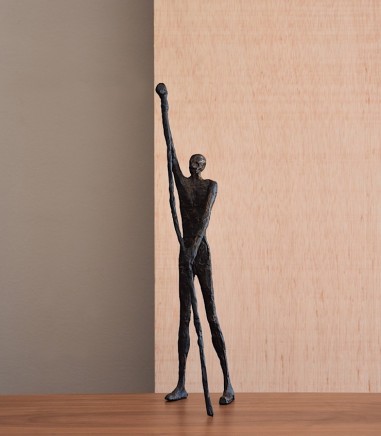 Escultura decorativa hombre en metal N4 - VP Interiorismo