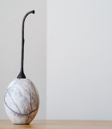 Escultura decorativa Pera N2 mármol y metal pequeño - VP Interiorismo