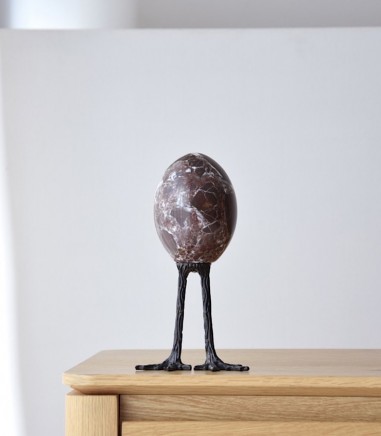 Escultura decorativa Huevo N2 mármol y metal - VP Interiorismo