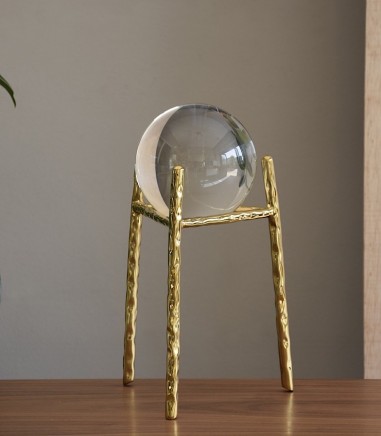 Bola Cristal con base acero dorado grande - VP Interiorismo