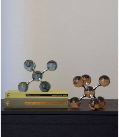 Set 2 figuras decorativas cristal ocre y verde átomo - VP Interiorismo