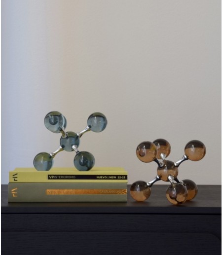 Set 2 figuras decorativas cristal ocre y verde átomo - VP Interiorismo