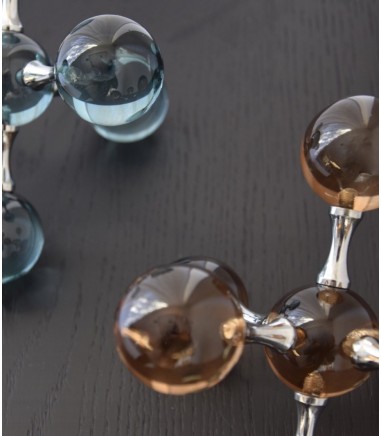 Set 2 figuras decorativas cristal ocre y verde átomo - VP Interiorismo