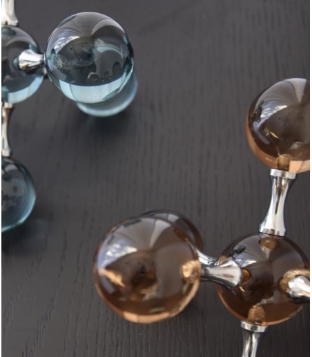 Set 2 figuras decorativas cristal ocre y verde átomo - VP Interiorismo