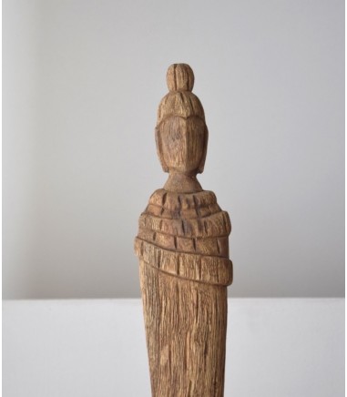 Escultura decorativa colec. Monje madera tallada baja - VP Interiorismo