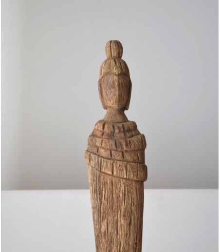 Escultura decorativa colec. Monje madera tallada baja - VP Interiorismo