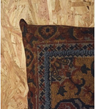 Cojín de algodón-lana ocre y bordado azul - VP Interiorismo 2