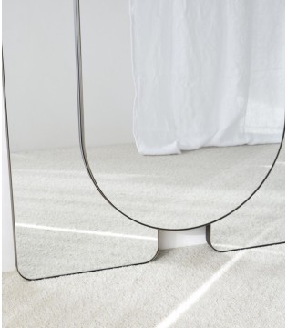 Espejo decorativo de suelo metal oscuro - VP Interiorismo 2