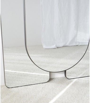 Espejo decorativo de suelo metal oscuro - VP Interiorismo