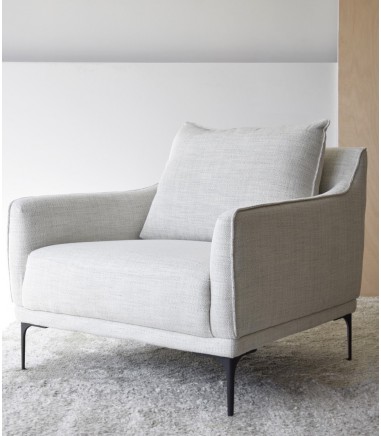 Butaca cuadrada en mezclilla tonos beige - VP Interiorismo