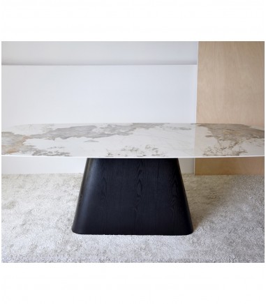 Mesa comedor piedra sinterizada y fresno - VP Interiorismo