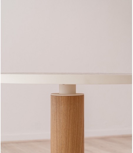 Mesa Lounge redonda cerámico y madera - VP Interiorismo