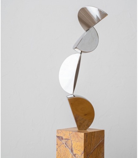 Escultura Movimiento acero y mármol - VP Interiorismo