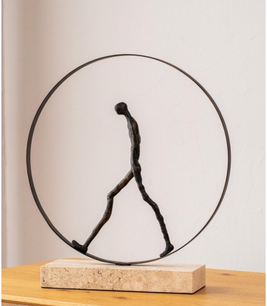 Escultura Caminando En Círculo metal mar  - VP Interiorismo