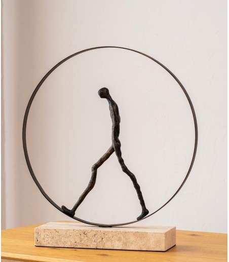 Escultura Caminando En Círculo metal mar  - VP Interiorismo