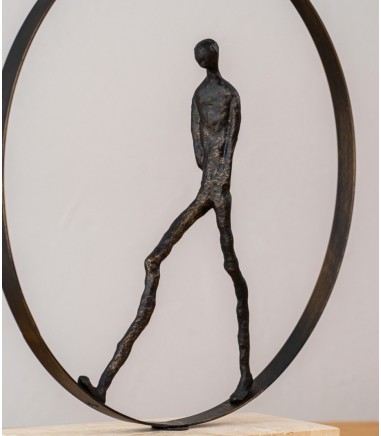 Escultura Caminando En Círculo metal mar  - VP Interiorismo
