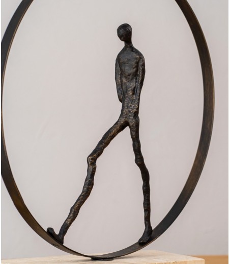 Escultura Caminando En Círculo metal mar  - VP Interiorismo