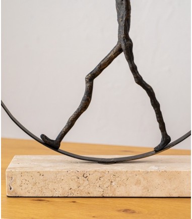 Escultura Caminando En Círculo metal mar  - VP Interiorismo