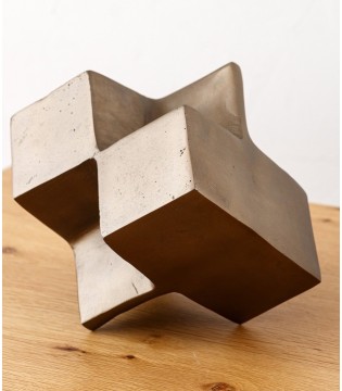 Escultura metal colección Cubo latón envejecido - VP Interiorismo