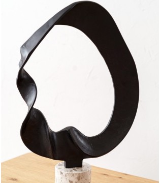 Escultura Aire metal y mármol - VP Interiorismo 2