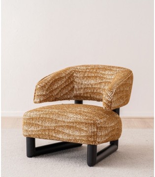 Butaca Neo estampados ocres y madera - VP Interiorismo