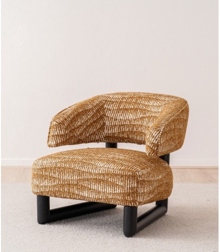 Butaca Neo estampados ocres y madera - VP Interiorismo