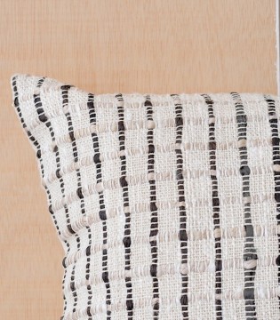 Cojín de algodón Oto blanco negro beige N4 - VP Interiorismo 2