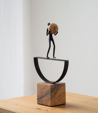 Escultura Fortaleza metal y mármol - VP Interiorismo 2