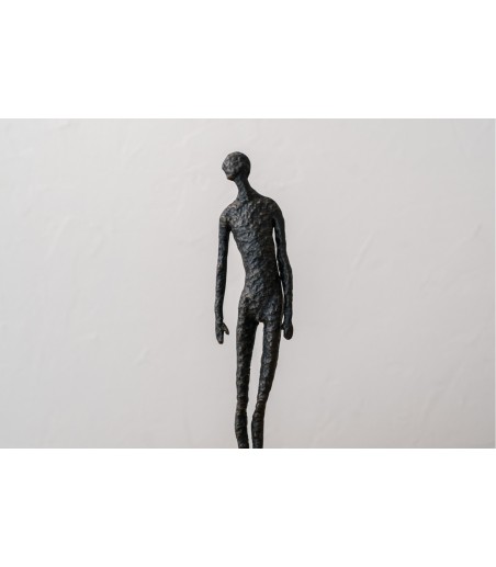 Escultura Gravedad metal y mármol - VP Interiorismo